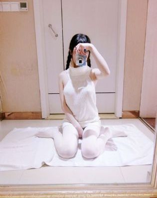 趴在厨房撅着大白屁股视频
