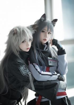 解开班长的裙子猛烈进入